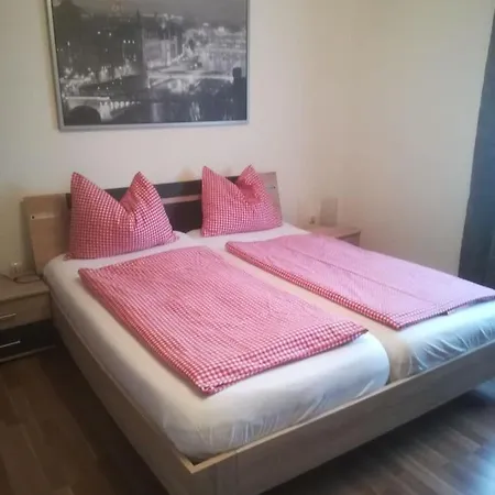 Zentral Gelegene, Sehr Ruhige Und Helle Appartement