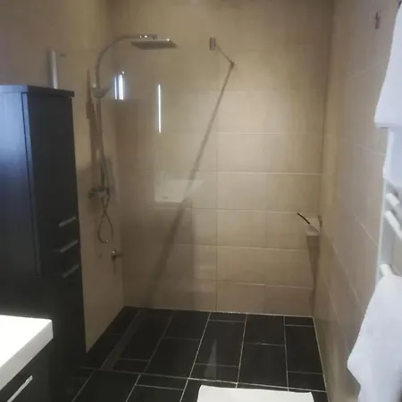 Zentral Gelegene, Sehr Ruhige Und Helle Appartement *