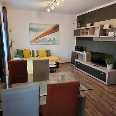 Zentral Gelegene, Sehr Ruhige Und Helle Appartement