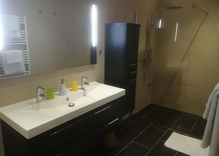 Zentral Gelegene, Sehr Ruhige Und Helle Apartamento Graz