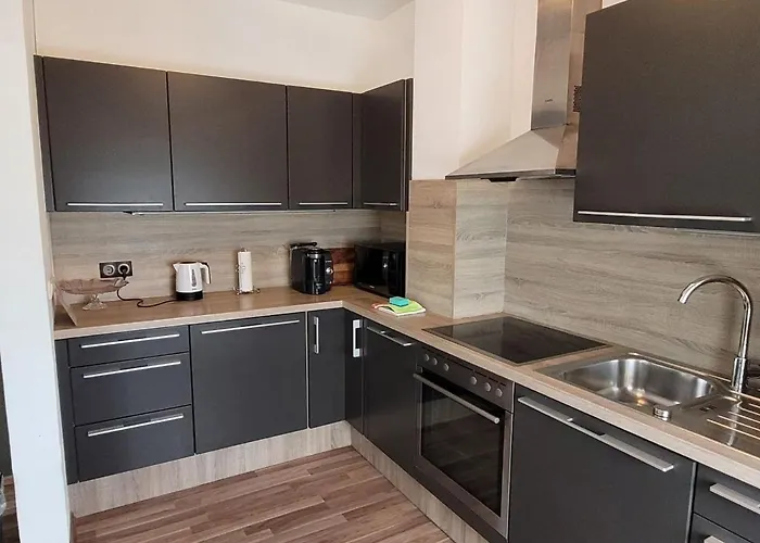 Zentral Gelegene, Sehr Ruhige Und Helle